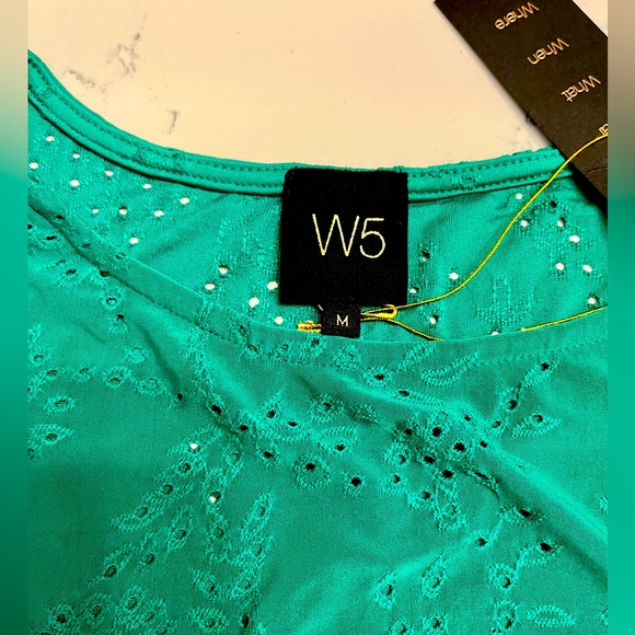 Short sleeved eyelet blouse. Polyester/spandex. Kelly green color. - Picture 5 of 5